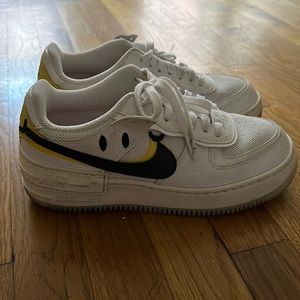 WOMENS NIKE AIR FORCE 1s